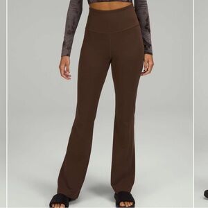 Lululemon Groove Super-High-Rise Flared Pant Nulu
Java